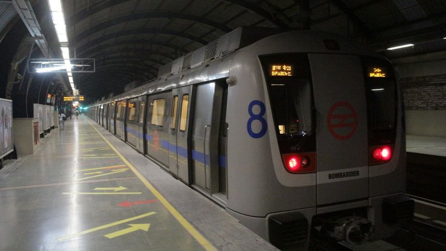 Delhi: दिल्ली मेट्रो के सामने कूदकर युवक ने की आत्महत्या