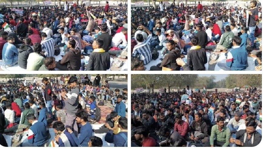 Photo Hilights: पुनः परीक्षा की मांग लेकर यूपी के सड़कों पर उतरा छात्रों का हुजूम
