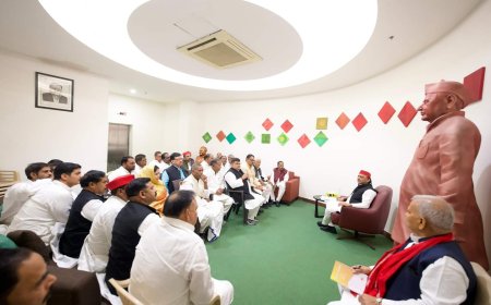 मिर्जापुर सीट से सपा प्रत्याशी फाइनल करने के लिए लखनऊ में अखिलेश यादव ने की जिले के वरिष्ठ नेताओं के साथ मीटिंग