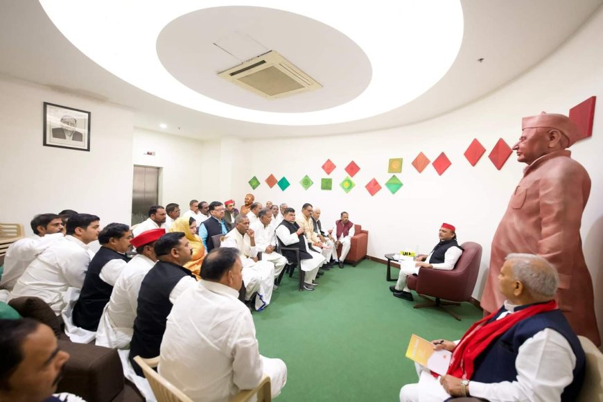 मिर्जापुर सीट से सपा प्रत्याशी फाइनल करने के लिए लखनऊ में अखिलेश यादव ने की जिले के वरिष्ठ नेताओं के साथ मीटिंग