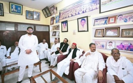 मुख्तार के परिवार से मिले अखिलेश यादव, आरोपों के जवाब में केशव प्रसाद मौर्य को बताया सबसे बड़ा गुंडा
