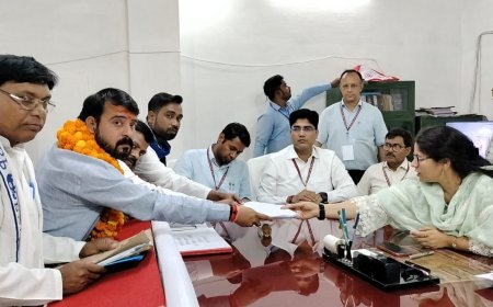 मिर्जापुर: लोकसभा 79 से बसपा उम्मीदवार मनीष त्रिपाठी के नामांकन में उमड़ा जनसैलाब
