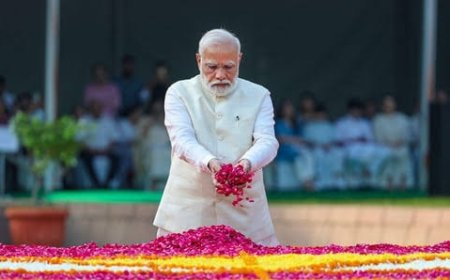 Modi 3.0: PM मोदी का शपथ ग्रहण आज, सुबह-सुबह महान सपूतों को नमन करने पहुंचे राजघाट