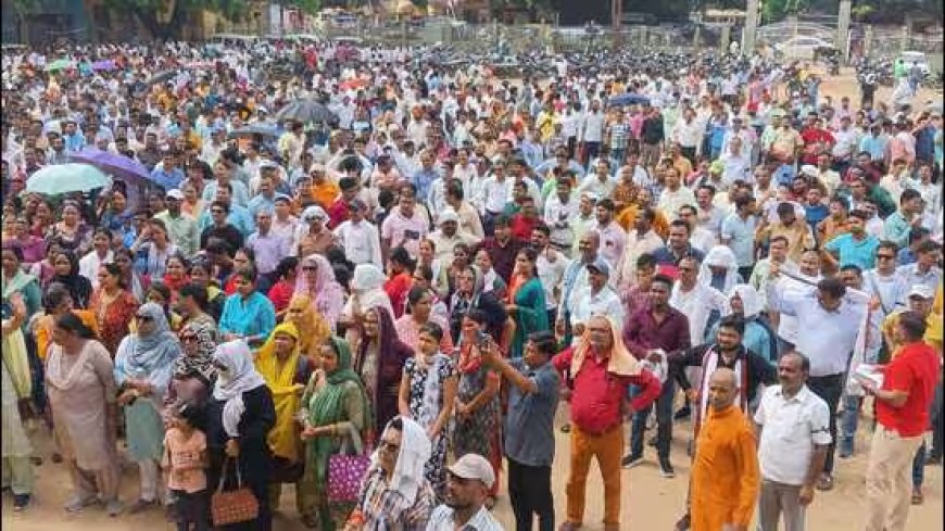 शिक्षकों के डिजिटल अटेंडेंस पर सख्त हुई योगी सरकार; अनुशासनात्मक कार्यवाही और वेतन रोकने का आदेश