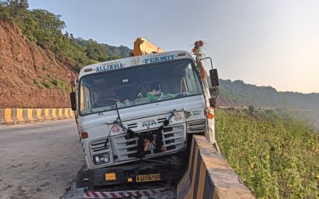 ड्रमंडगंज में ट्रेलर दुर्घटना: युवक गंभीर रूप से घायल, मंडलीय चिकित्सालय रेफर