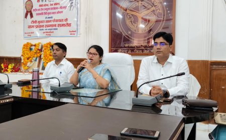 मिर्जापुर में गांधी जयंती पर जिलाधिकारी ने फहराया तिरंगा, महात्मा गांधी के आदर्शों पर दिया गया प्रकाश