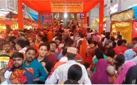 नवरात्रि के दूसरे दिन मां विंध्यवासिनी ने ब्रह्मचारिणी रूप में दिया दर्शन, लाखों को संख्या में पहुंचे भक्त