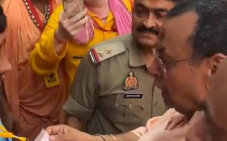 मिर्जापुर में बड़ी कार्रवाई: विंध्यवासिनी मंदिर में जूता पहनकर जाने पर सहायक विकास अधिकारी निलंबित