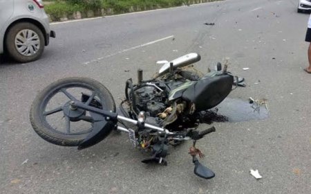 ड्रमंडगंज में बाइक हादसा: दो घायल, एक मंडलीय चिकित्सालय रेफर