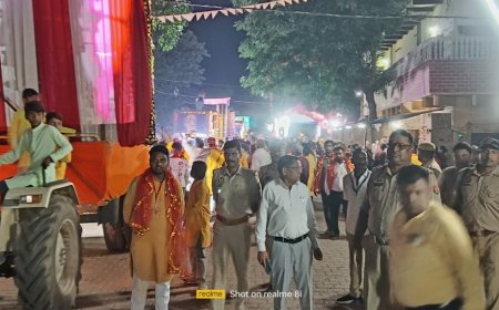 ड्रमंडगंज में धूमधाम से हुआ दुर्गा प्रतिमा विसर्जन, सेवटी नदी में विसर्जित की गईं चार प्रतिमाएं