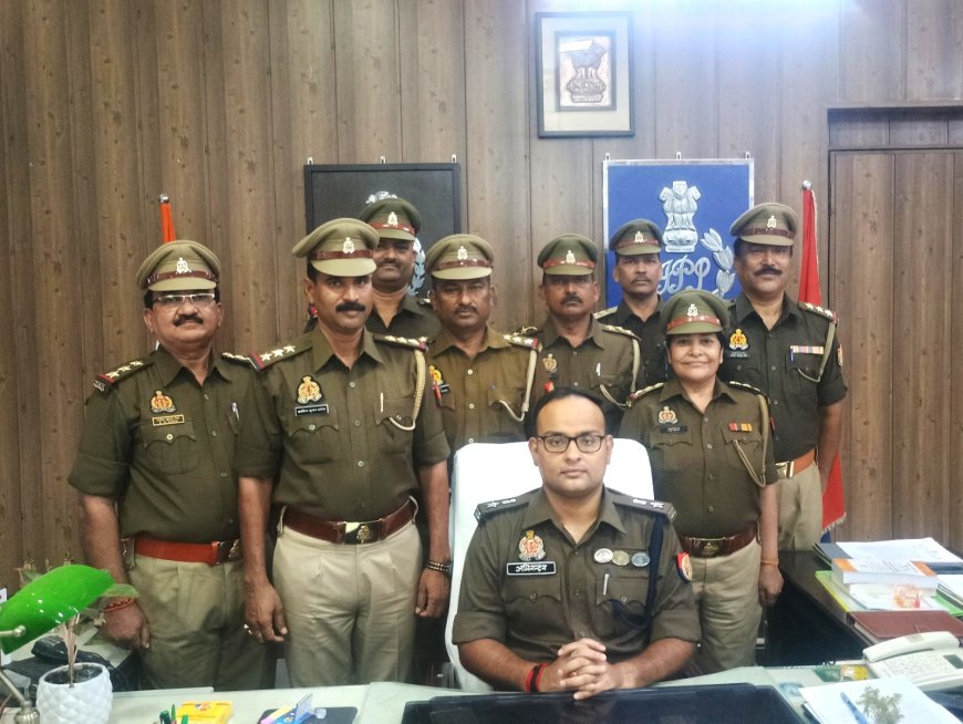 मीरजापुर पुलिस अधीक्षक ने 8 पुलिसकर्मियों को दी पदोन्नति  