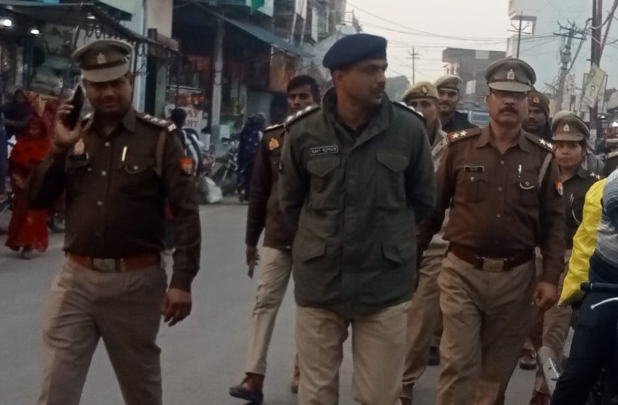 कोरांव में जाम की समस्या पर प्रशासन का सख्त रुख: नाली के बाहर दुकान लगाने पर होगी कार्रवाई