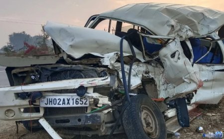 जौनपुर में भीषण सड़क हादसा: कुंभ स्नान के लिए जा रही बस और सूमो के टकराने से 8 की मौत, 40 घायल