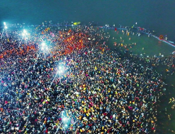 Mahakumbh 2025: संगम में 50 करोड़ से अधिक श्रद्धालुओं ने लगाई आस्था की डुबकी, बनाया नया रिकॉर्ड