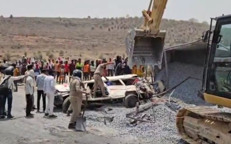 मिर्जापुर में दर्दनाक हादसा: एम्बुलेंस और ट्रक की जोरदार टक्कर में 4 की मौत, 2 घायल