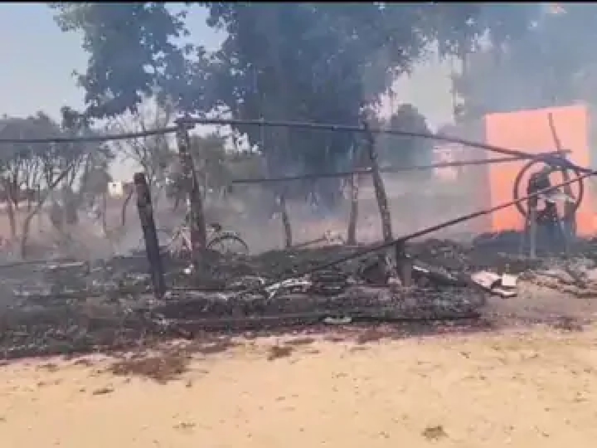 Bhadohi: भीषण आगजनी में घर का सारा सामान जलकर खाक, रंजिश की आशंका