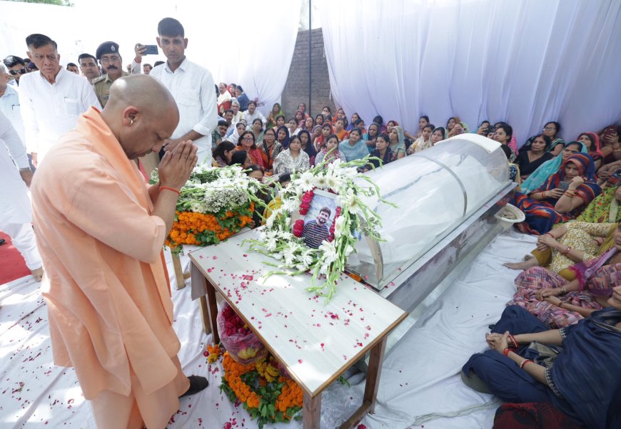 पहलगाम आतंकी हमले में शहीद कैप्टन शुभम को कानपुर में दी गई भावभीनी श्रद्धांजलि, जनसैलाब में दिखा आक्रोश