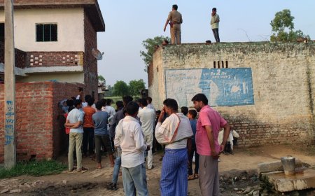 बरेली: पत्नी की खूबसूरती पर ताने से तंग युवक छत पर चढ़ा, कड़ी मशक्कत के बाद पुलिस ने 5 घंटे में उतारा
