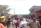 प्रयागराज में भीषण सड़क हादसा: बालू लदा डंपर टेंपो पर पलटा, तीन की मौत, तीन गंभीर रूप से घायल