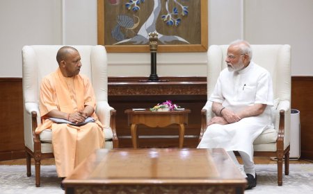 उत्तर प्रदेश की सियासत में हलचल तेज: योगी, मौर्य और पाठक की दिल्ली मुलाकातों के सियासी मायने