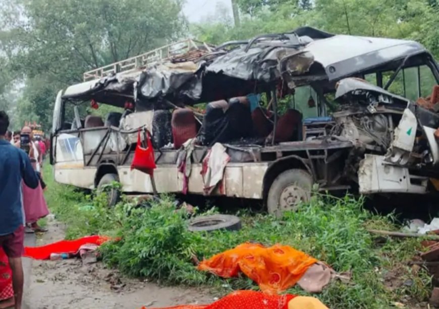 देवघर में भीषण सड़क हादसा: कांवड़ियों से भरी बस और ट्रक की टक्कर, 18 की मौत, कई घायल