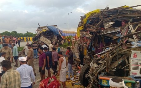मिर्जापुर-वाराणसी हाईवे पर भीषण एक्सीडेंट, दो ट्रक चालकों की मौत, खलासी की हालत नाजुक