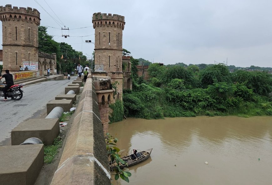 मिर्जापुर में गंगा का कहर! बाढ़ का खतरा फिर मंडराया, 10 सेंटीमीटर प्रति घंटे से बढ़ रहा जलस्तर