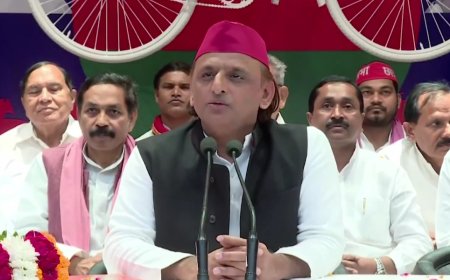 दिवाली पर अखिलेश यादव का विवादास्पद बयान: 'दीये-मोमबत्ती पर खर्च क्यों? क्रिसमस से सीखो', भाजपा ने ठहराया हिंदू-विरोधी