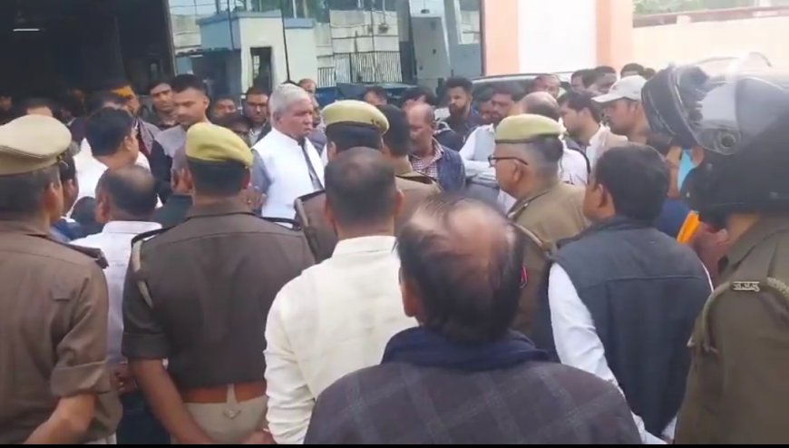 भदोही: सूर्या कालीन फैक्ट्री में जहरीली गैस लीक से तीन मैकेनिकों की दर्दनाक मौत, एक घायल; लापरवाही की आशंका से सवालों का दौर