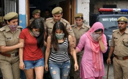 प्रयागराज: महिला IAS के मकान में चल रहा था गंदा धंधा, मुख्य आरोपी सहित 4 युवतियां और 5 युवक गिरफ्तार