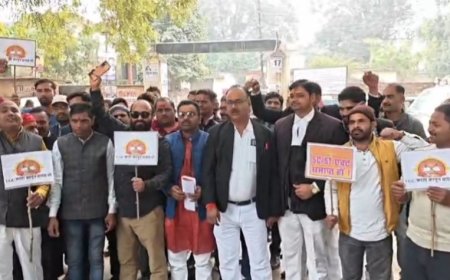 UGC के नए कानून से सवर्ण समाज में आक्रोश: मिर्जापुर-भदोही सहित यूपी के कई जिलों में भारी प्रदर्शन, 2027 चुनावों के लिए दे डाली चेतावनी